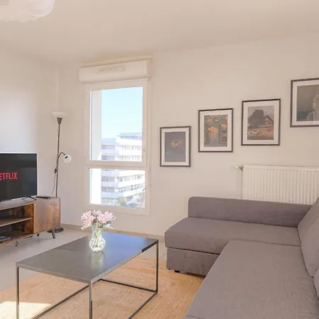 Charming And Spacious Near Groupama Stadium Apartment Vaulx-en-Velin