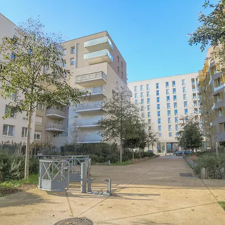 Charming And Spacious Near Groupama Stadium